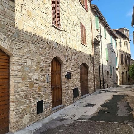 Appartamento Con Camino In Centro Storico Bevagna Exterior photo