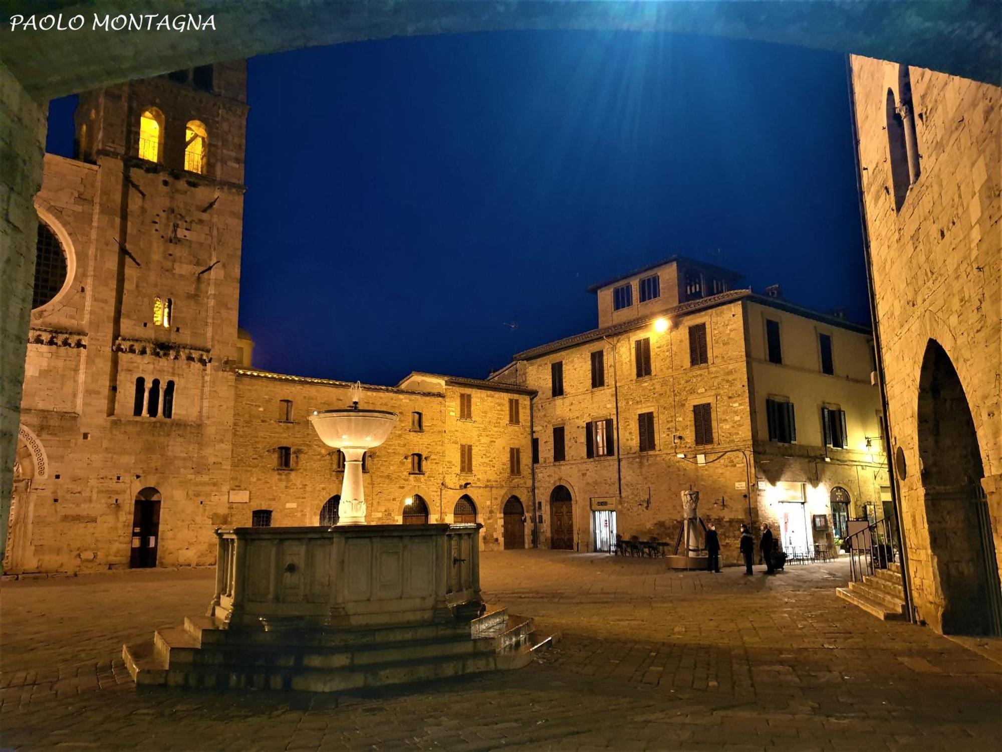 Appartamento Con Camino In Centro Storico Bevagna Exterior photo