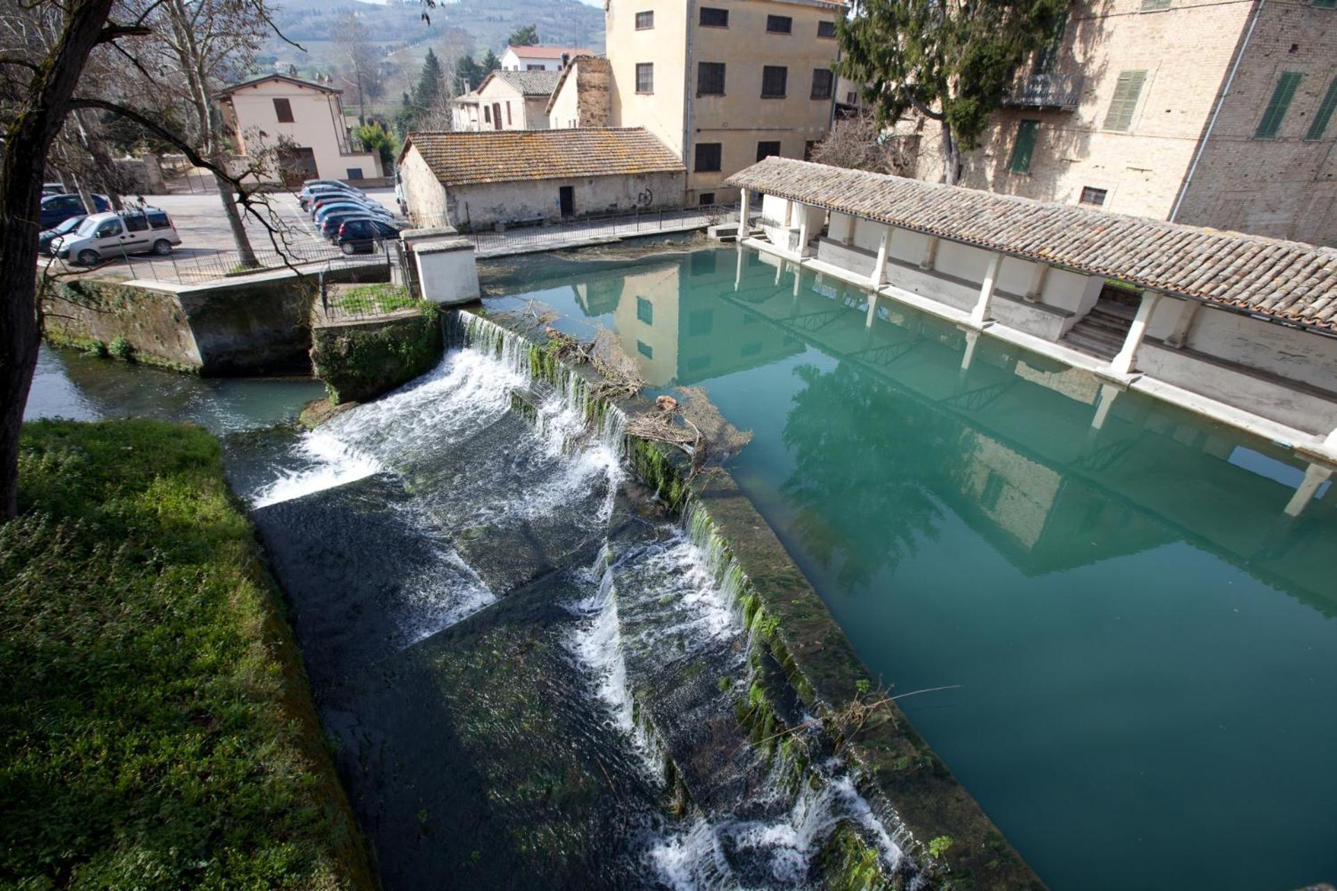 Appartamento Con Camino In Centro Storico Bevagna Exterior photo